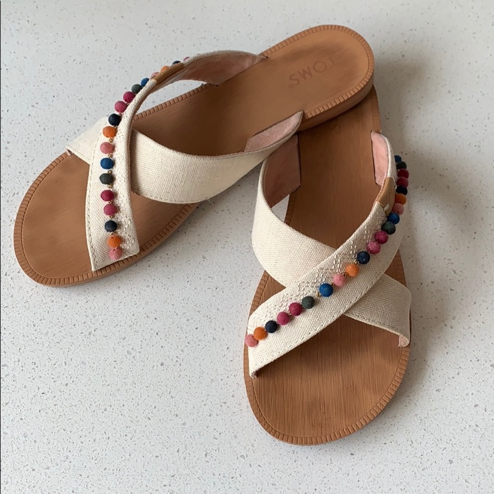 Toms Viv Slip on sandal (Kids 5.5/Women’s 7.5)